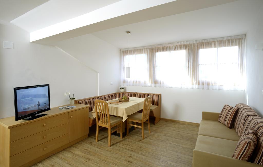 Krebishof Agriturismo Scena Szoba fotó